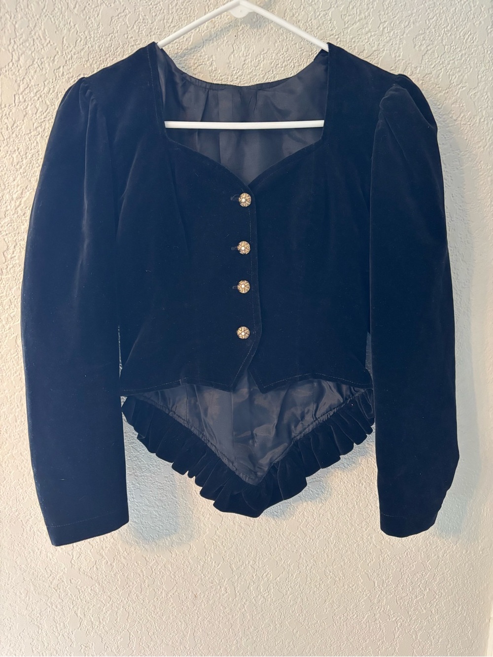 Y2K VTG Whimsigoth black velvet cropped jacket heart bow ruffle back Victorian
